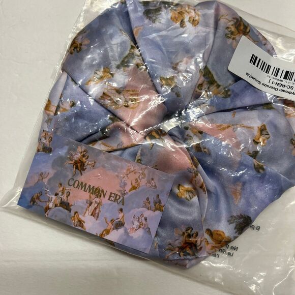 Common Era Botticelli's Daydream Oversize Scrunchie - Picture 3 of 7